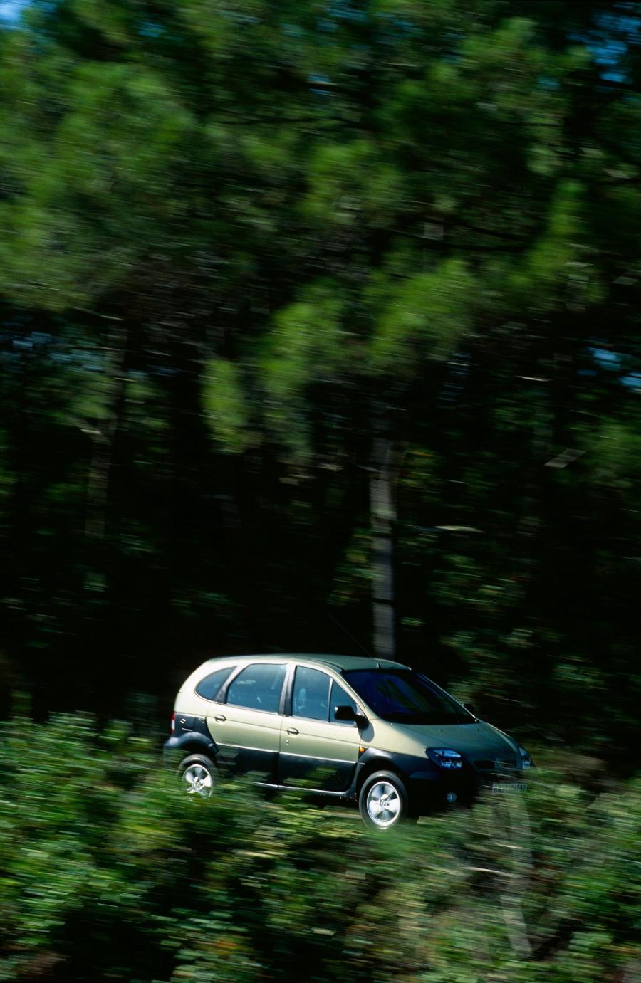  Renault Scenic RX4 2000 года  (фото 20 из 66)
